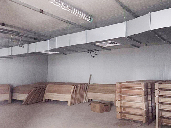 2、家具平衡養(yǎng)生：以“EMC”為基準，研發(fā)出多功能平衡干燥機，用于家具半成品的恒溫恒濕平衡養(yǎng)生